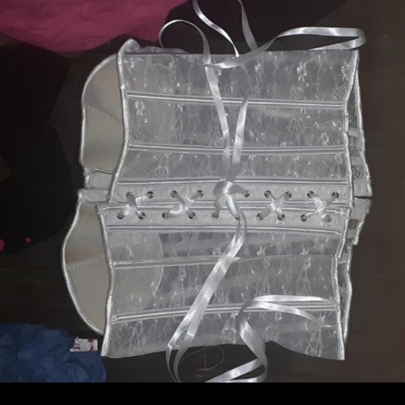 White lace corset top - Picture 4 of 5